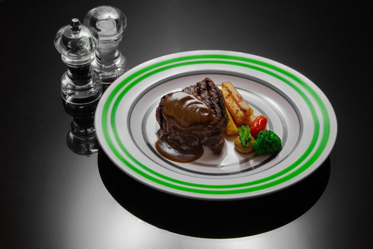 Oryx Hotel Aqaba Esterno foto A steak prepared with a steak sauce