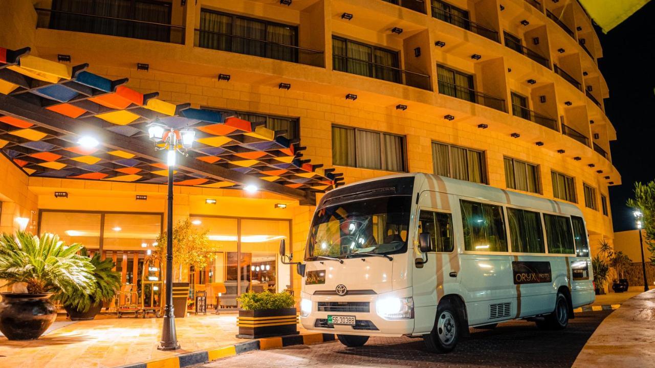 Oryx Hotel Aqaba Esterno foto The hotel's shuttle bus